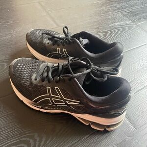 ASICS running shoe size 7